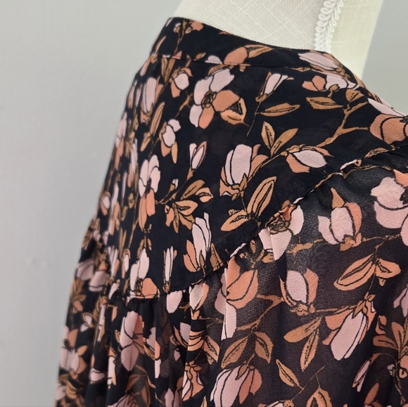 LOFT Black and Pink Floral Button-Down Shirt - Picture 3 of 9